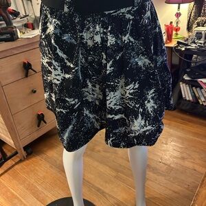 Twentyone Black and White Patterned skirt